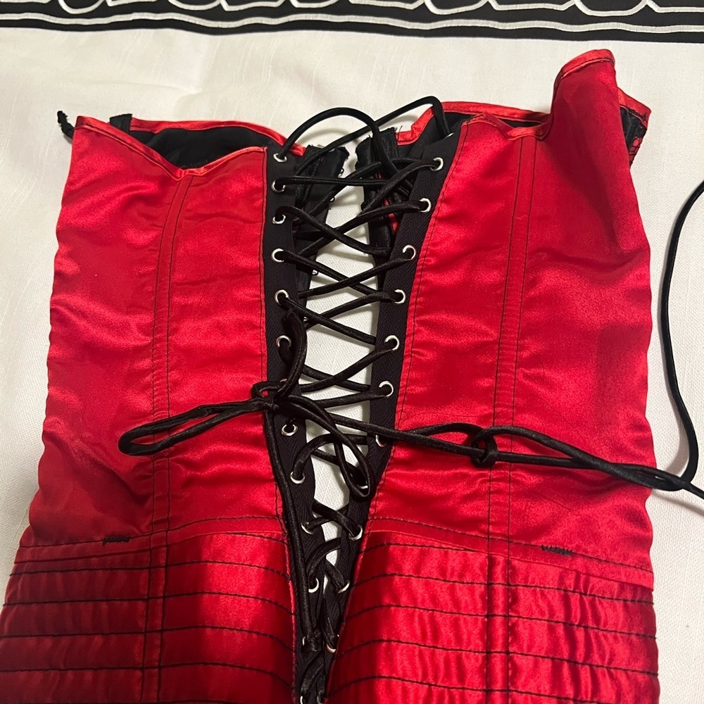 Beautiful Red Corset top - Picture 4 of 5